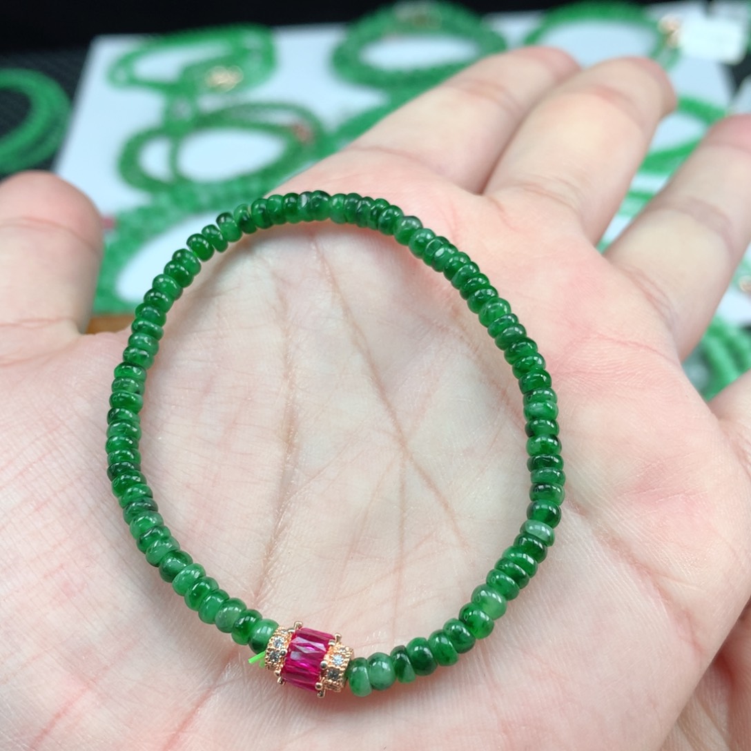 翡翠手链未镶嵌翡翠