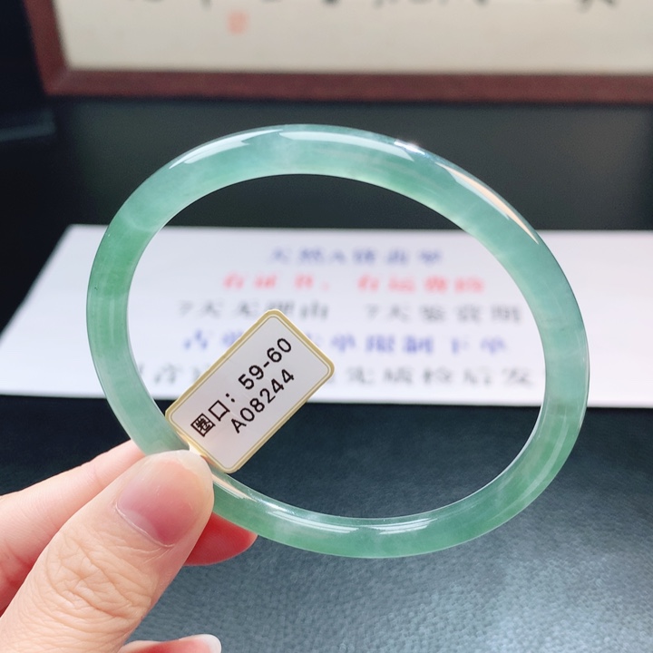 翡翠未镶嵌手镯翡翠手镯114