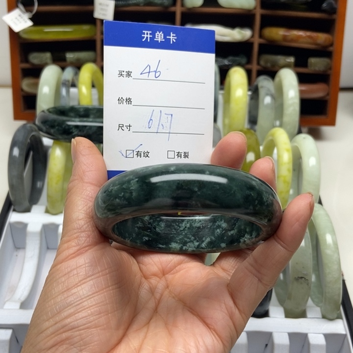 莉***ঞ蛇纹石玉未镶嵌手镯