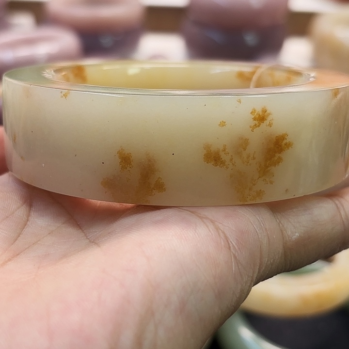 功***罪石英岩玉未镶嵌手镯