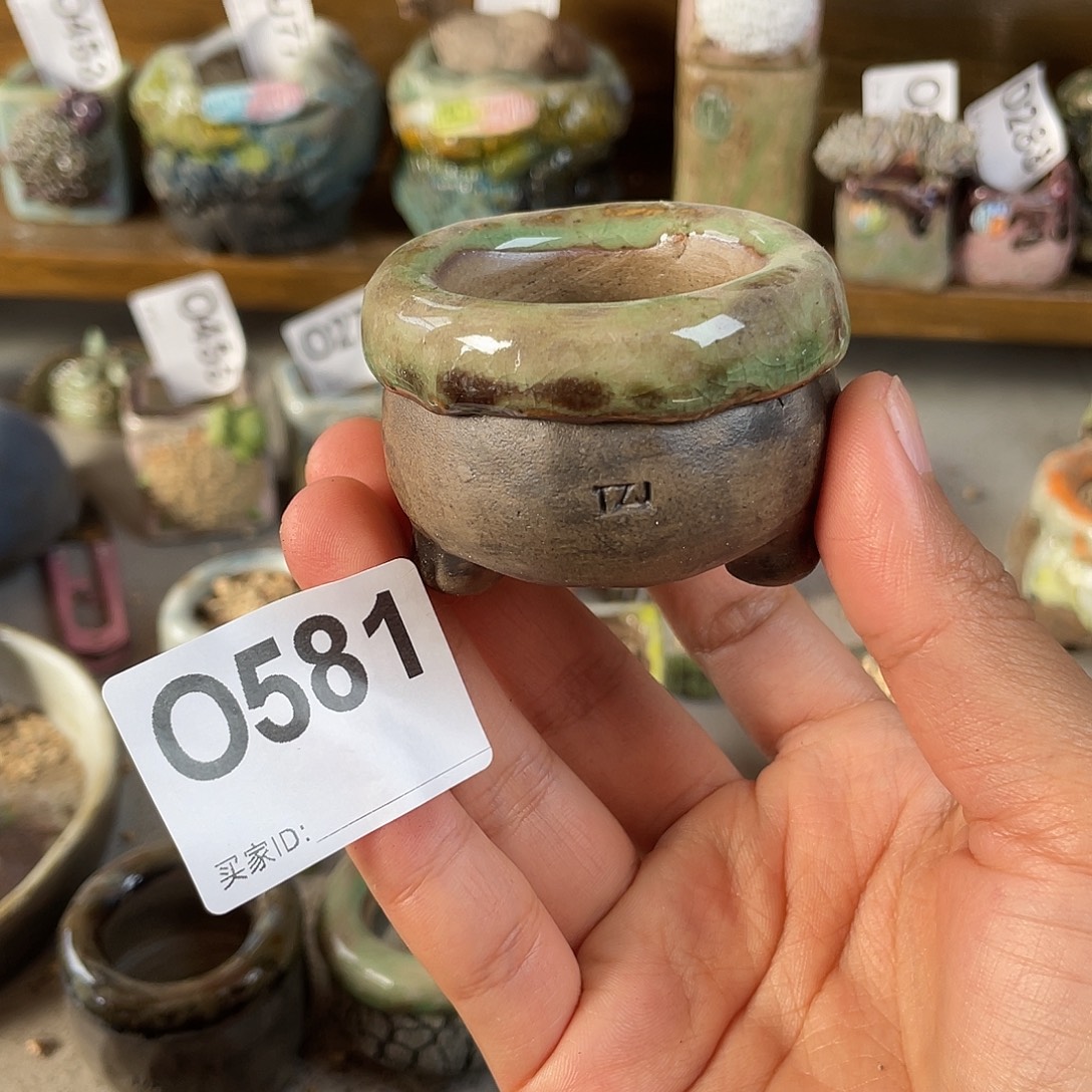 手捏不规则翻边 内口3.5 左右 百搭