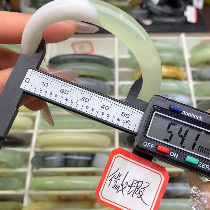 蛇纹石玉未镶嵌手镯11