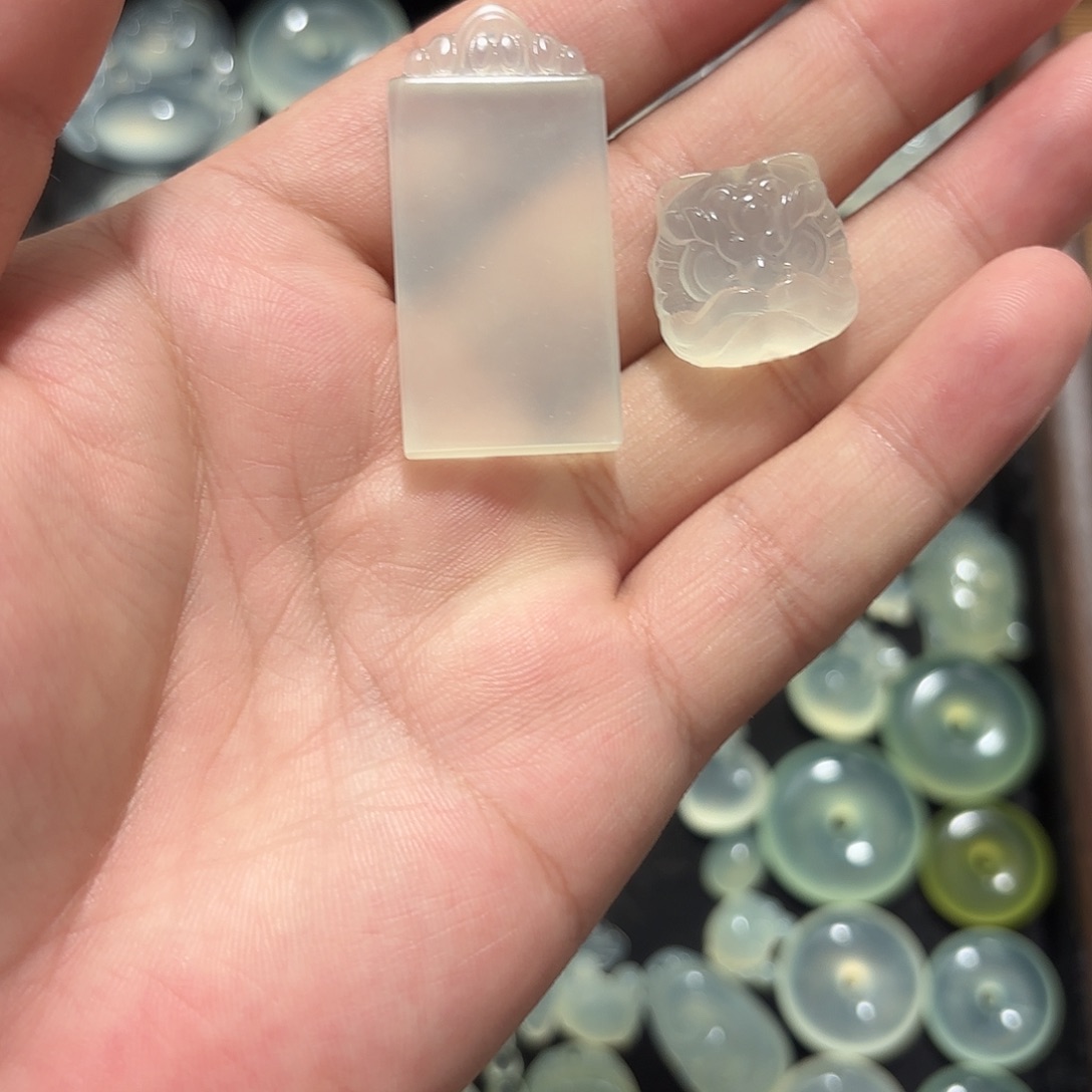 X***X蛇纹石玉未镶嵌颈饰