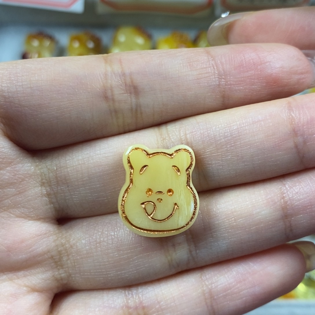未镶嵌琥珀裸石维尼熊