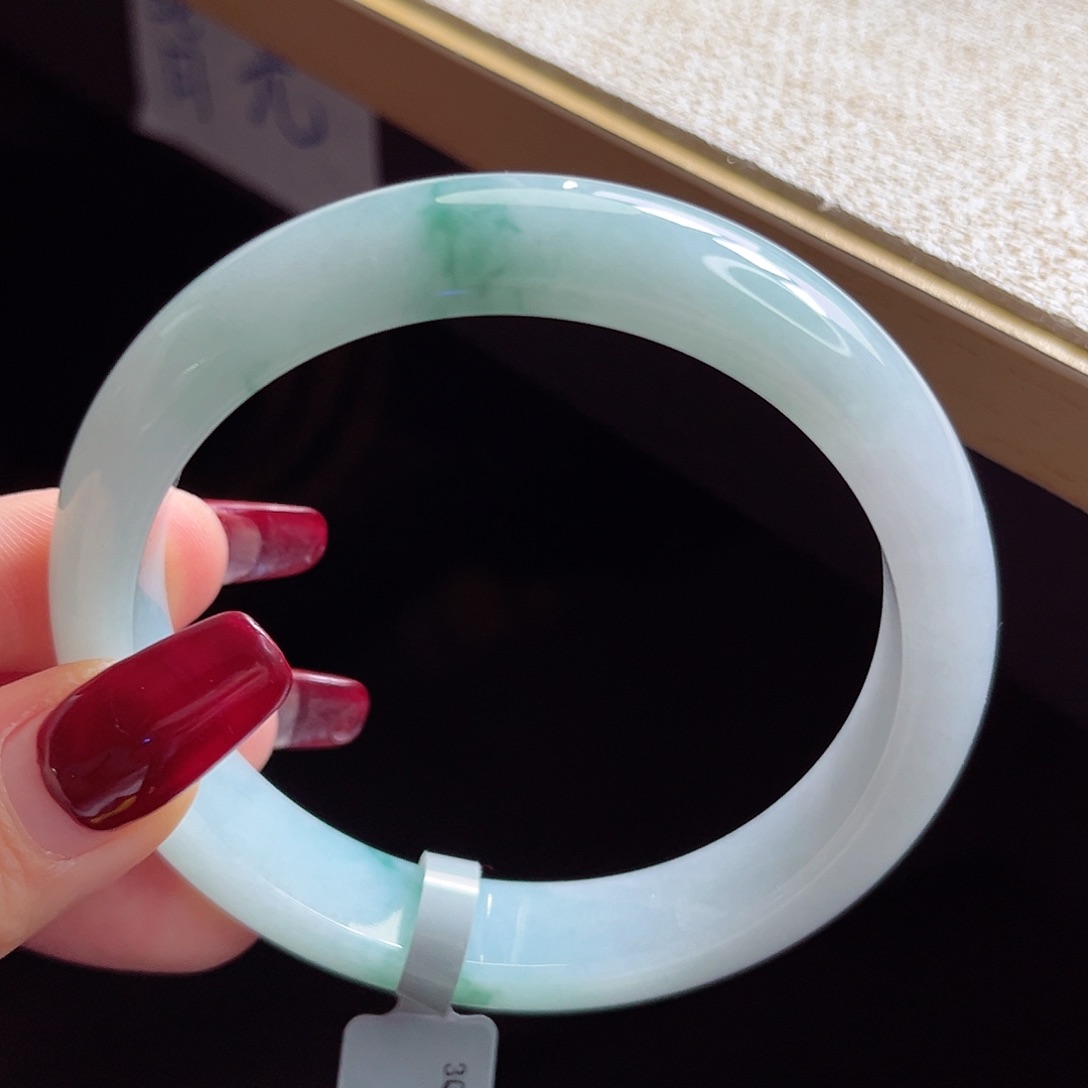 翡翠手镯未镶嵌手镯