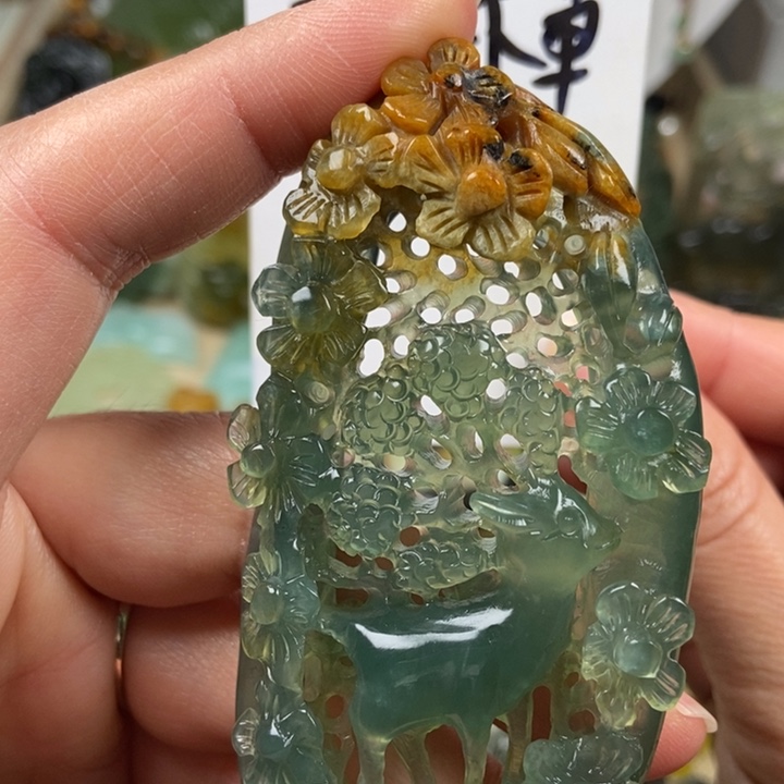 蛇纹石玉颈饰未镶嵌