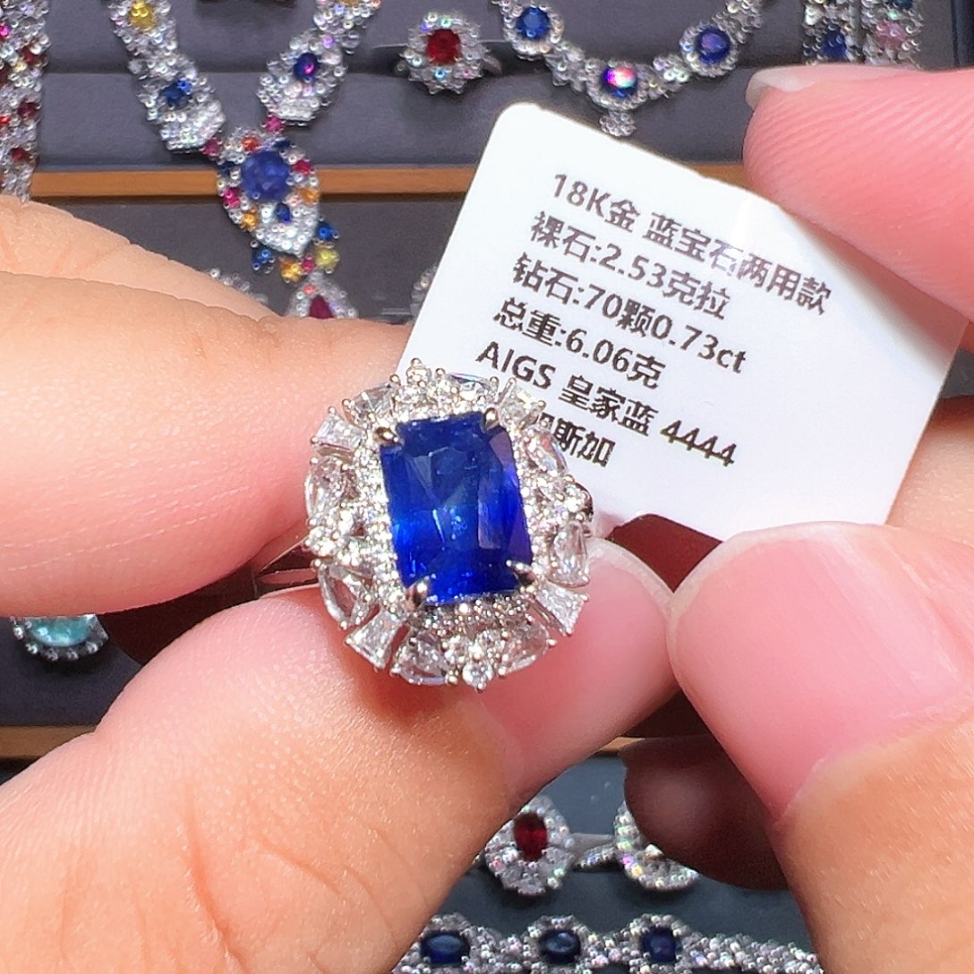 18K金镶嵌蓝宝石戒指