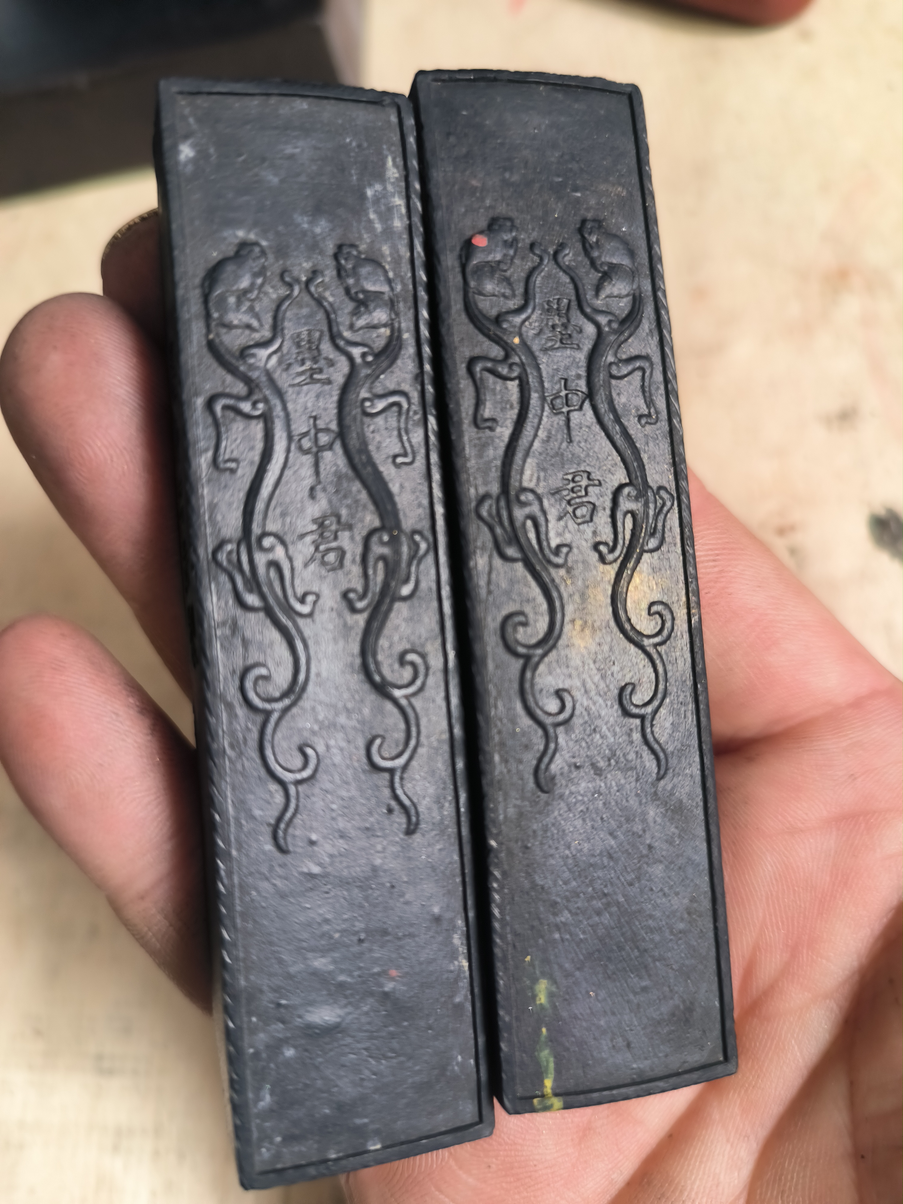 油烟墨，墨中君制油烟墨锭。33克一根