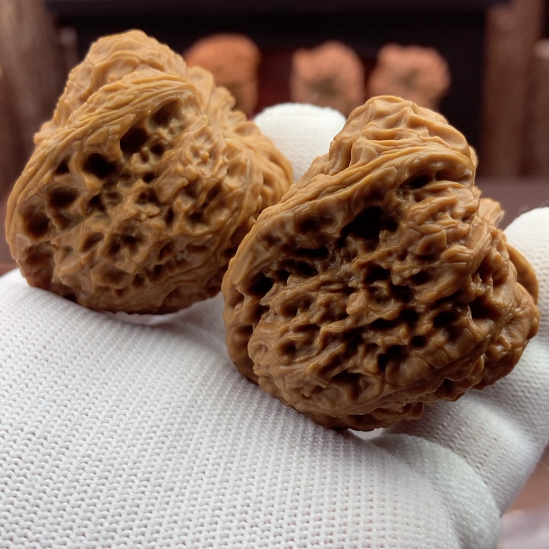 文玩核桃把件特留疤大三角拉丝41.40.41.46克