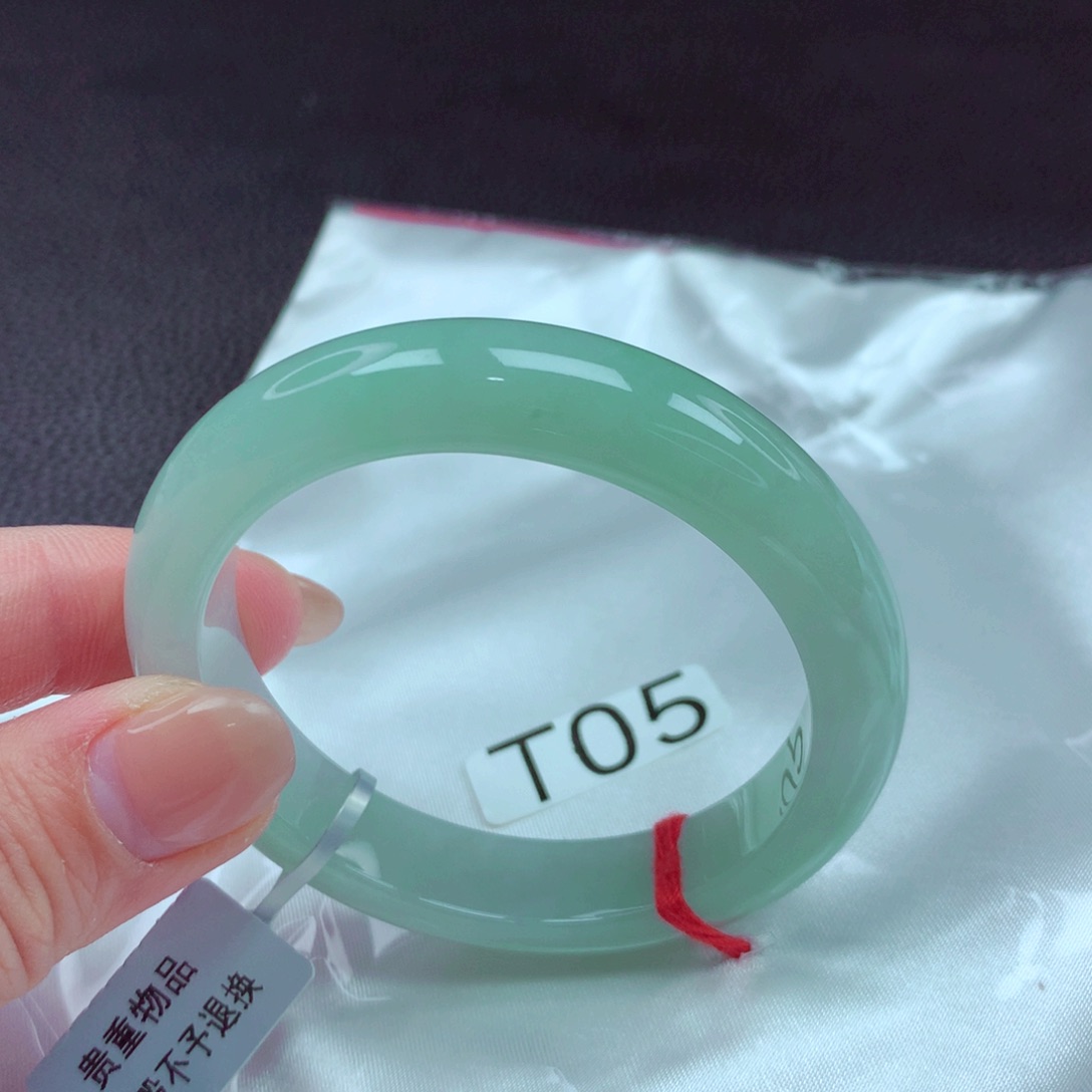 翡翠手镯未镶嵌手镯88