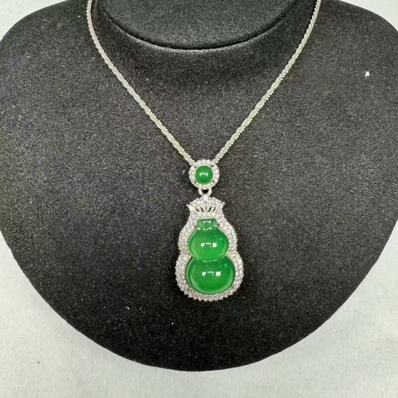 S048-天然  高端  大气   -时尚  玉髓绿 葫芦吊坠-配链子（多样性