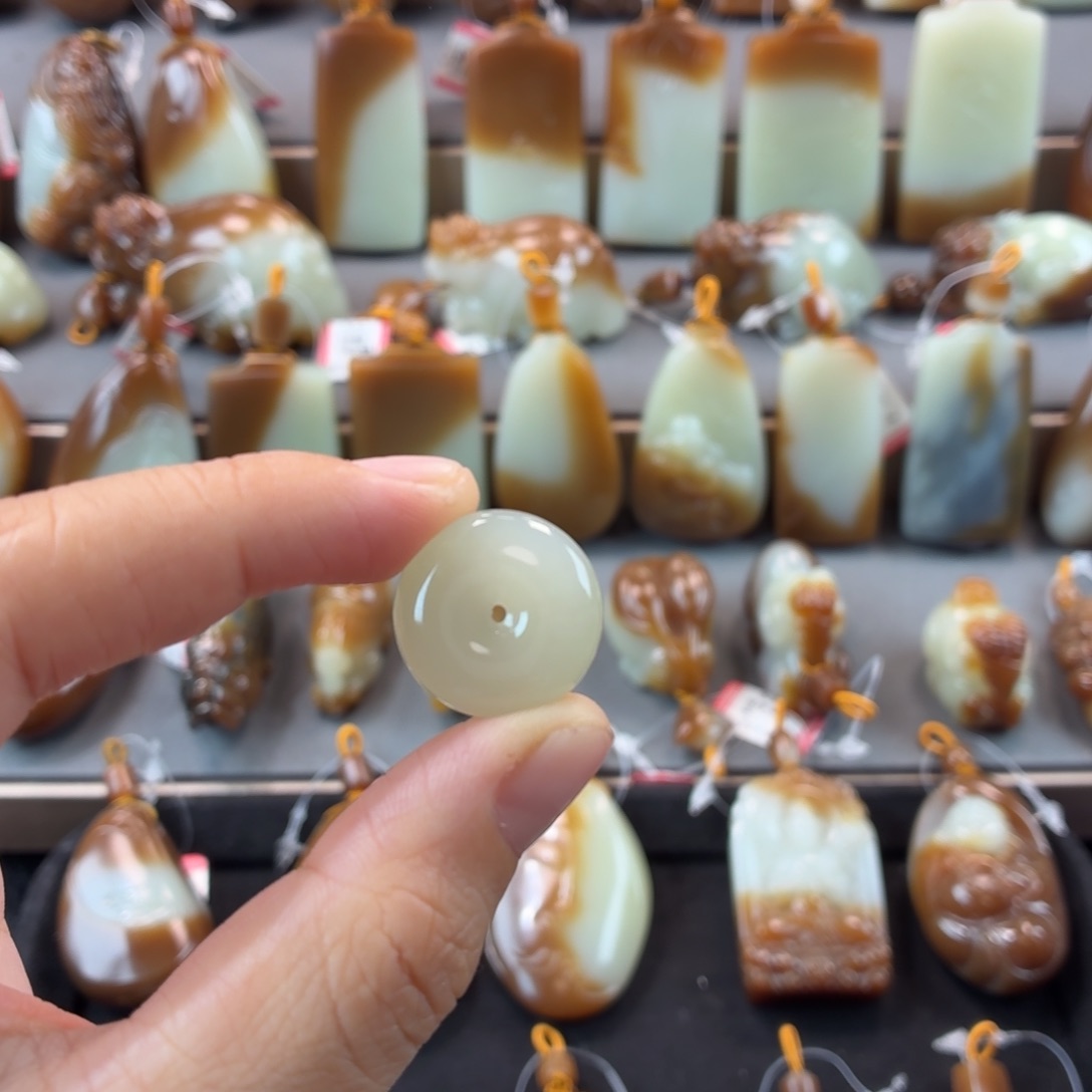 和田玉未镶嵌颈饰