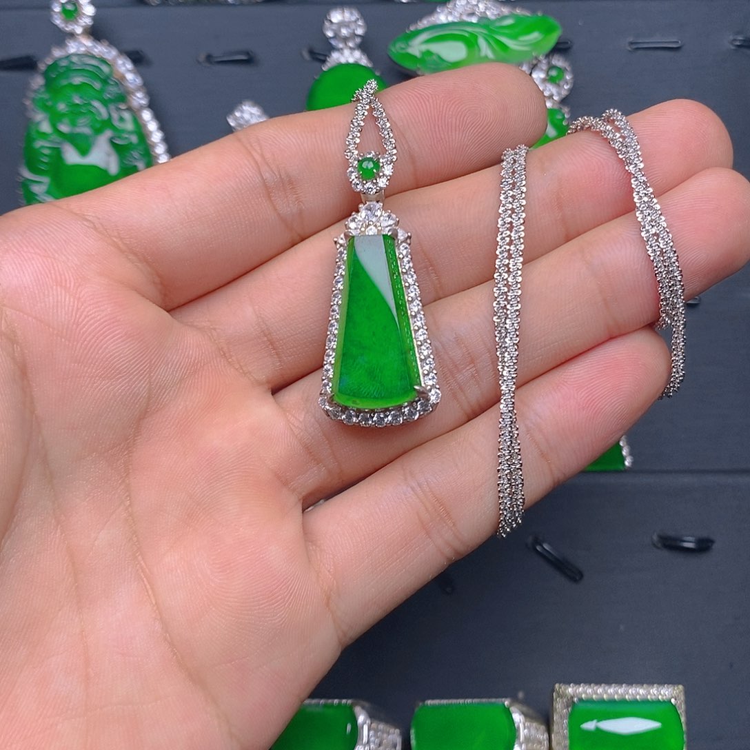 吊坠(赠链)银S925镶嵌翡翠吊坠