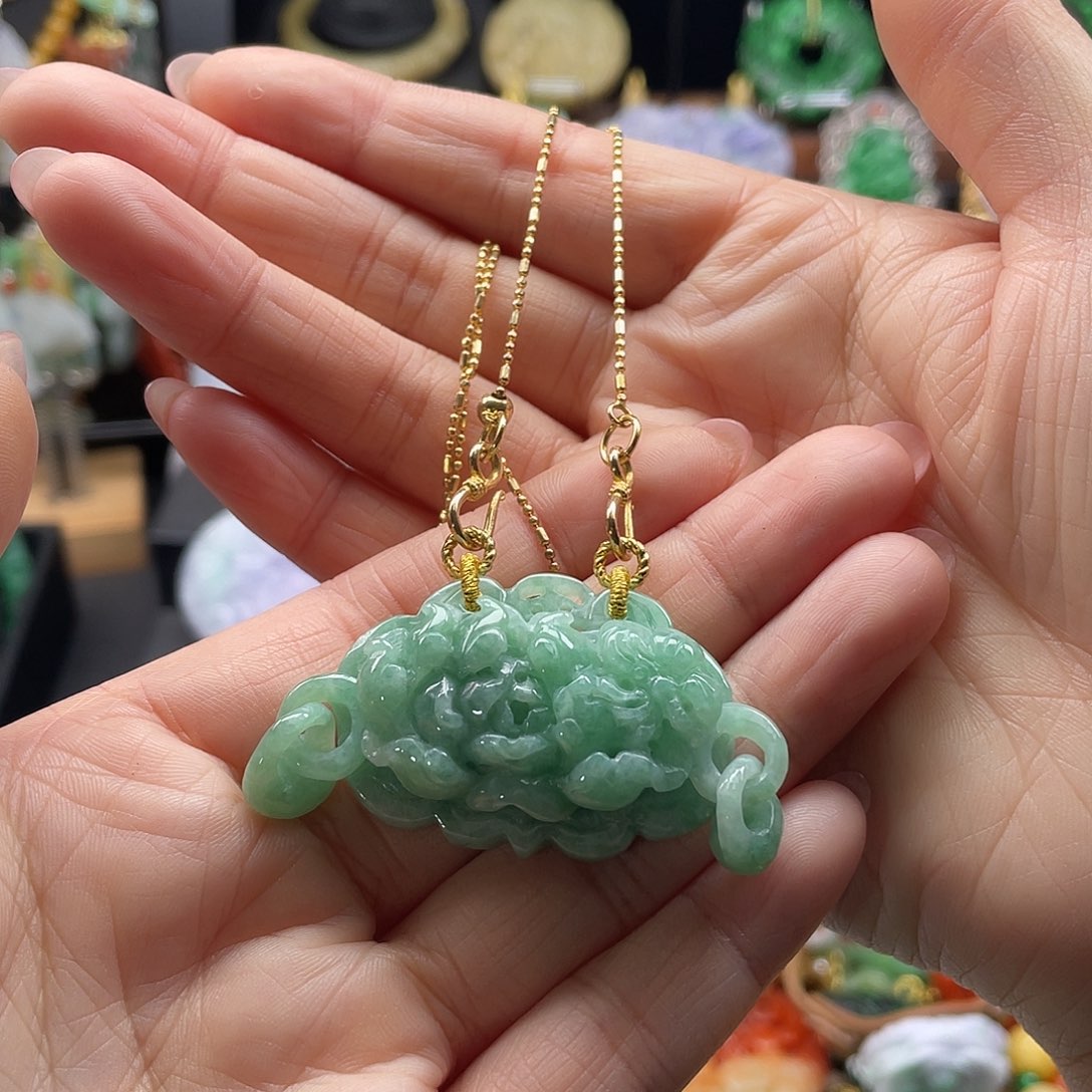 翡翠未镶嵌颈饰待编织