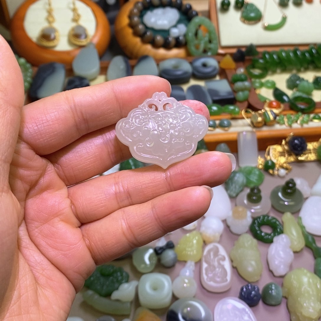 颈饰未镶嵌和田玉