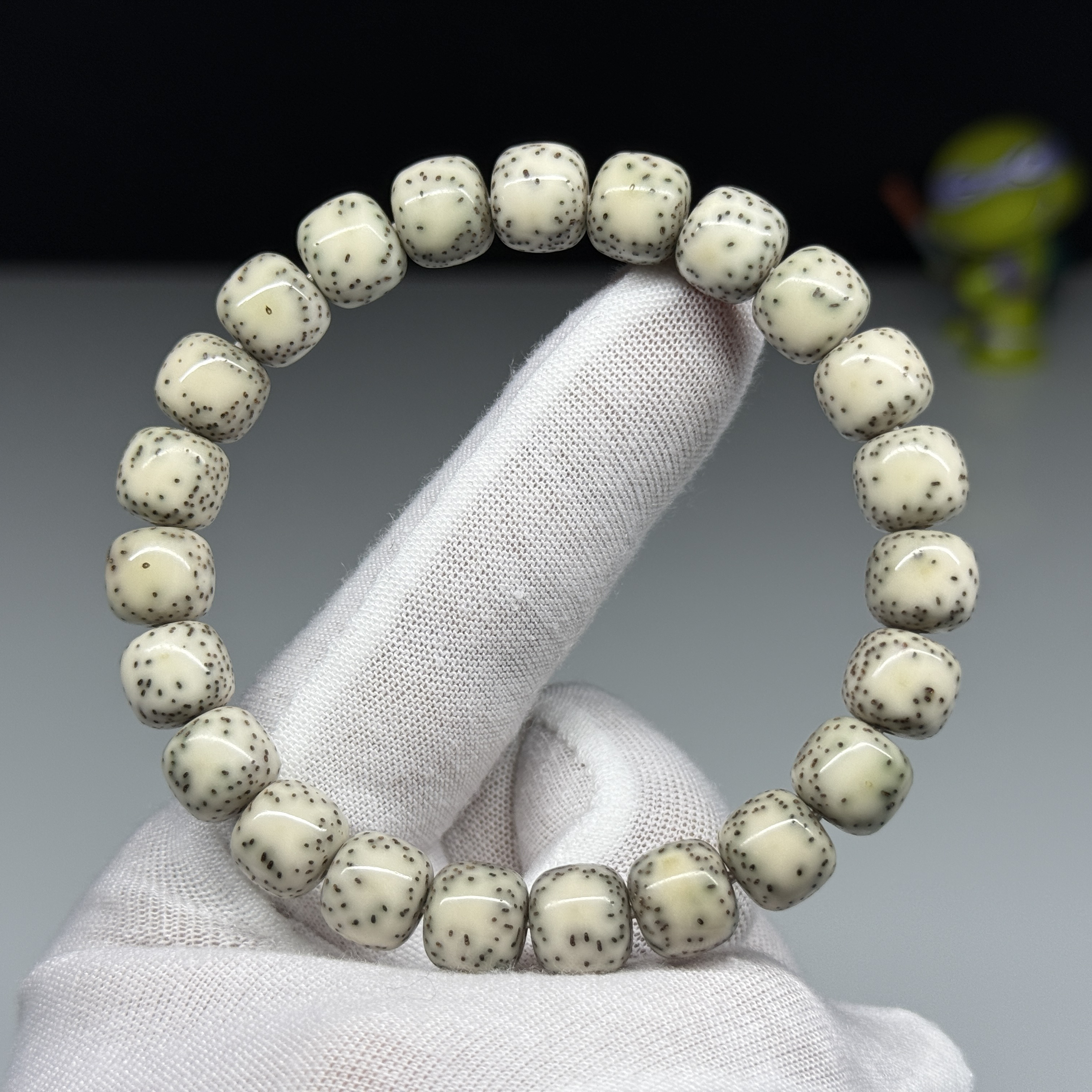 星月菩提手串 10X9 侧大留白正月老型 小细星 同枝石玉青花糯冰料