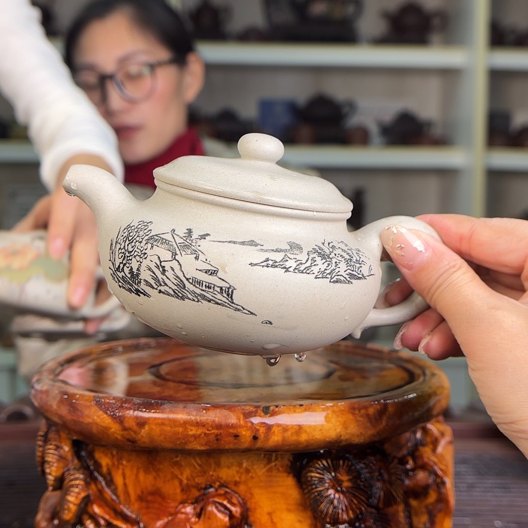 紫砂茶壶何玲老师。250c c