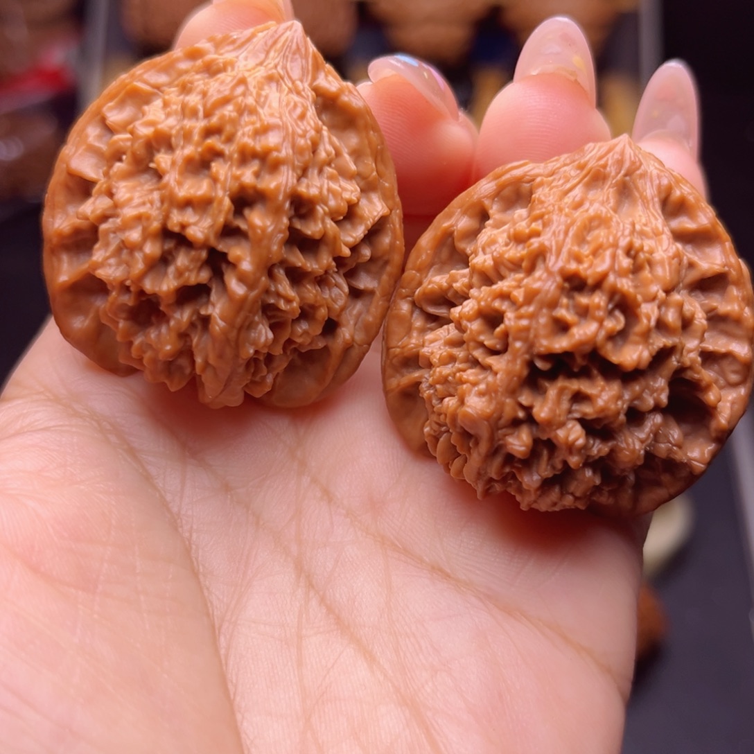 文玩核桃吊坠39尺全品红皮满天