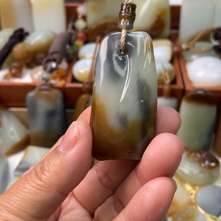 和田玉未镶嵌颈饰