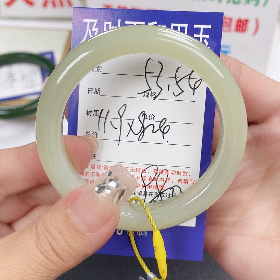 和田玉未镶嵌手镯