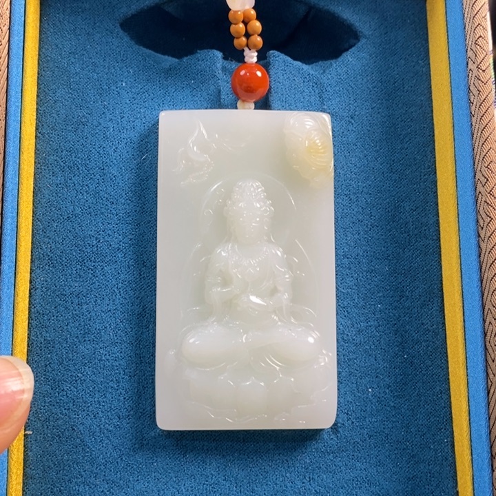 自***在和田玉未镶嵌颈饰