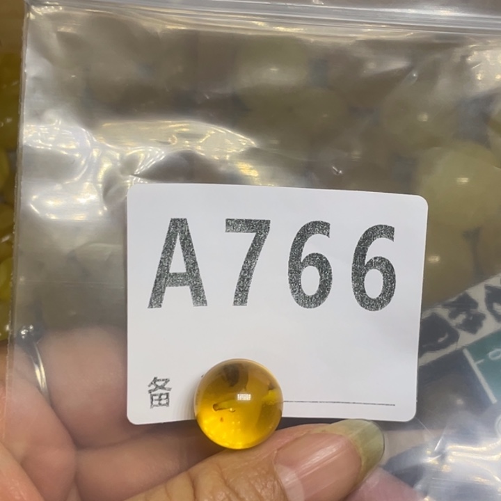 琥珀未镶嵌裸石微瑕14.6