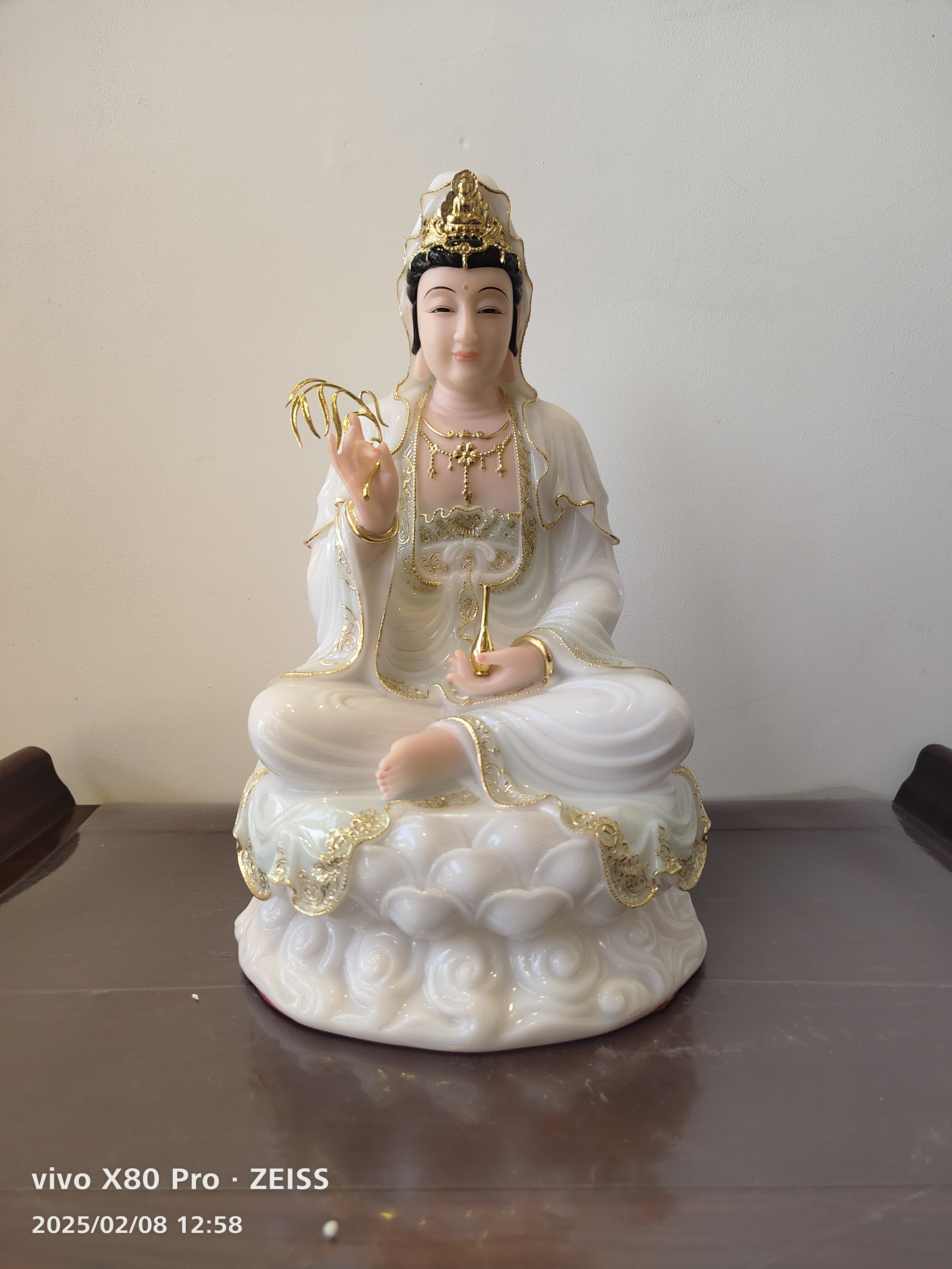 16寸合成汉白玉空心观音