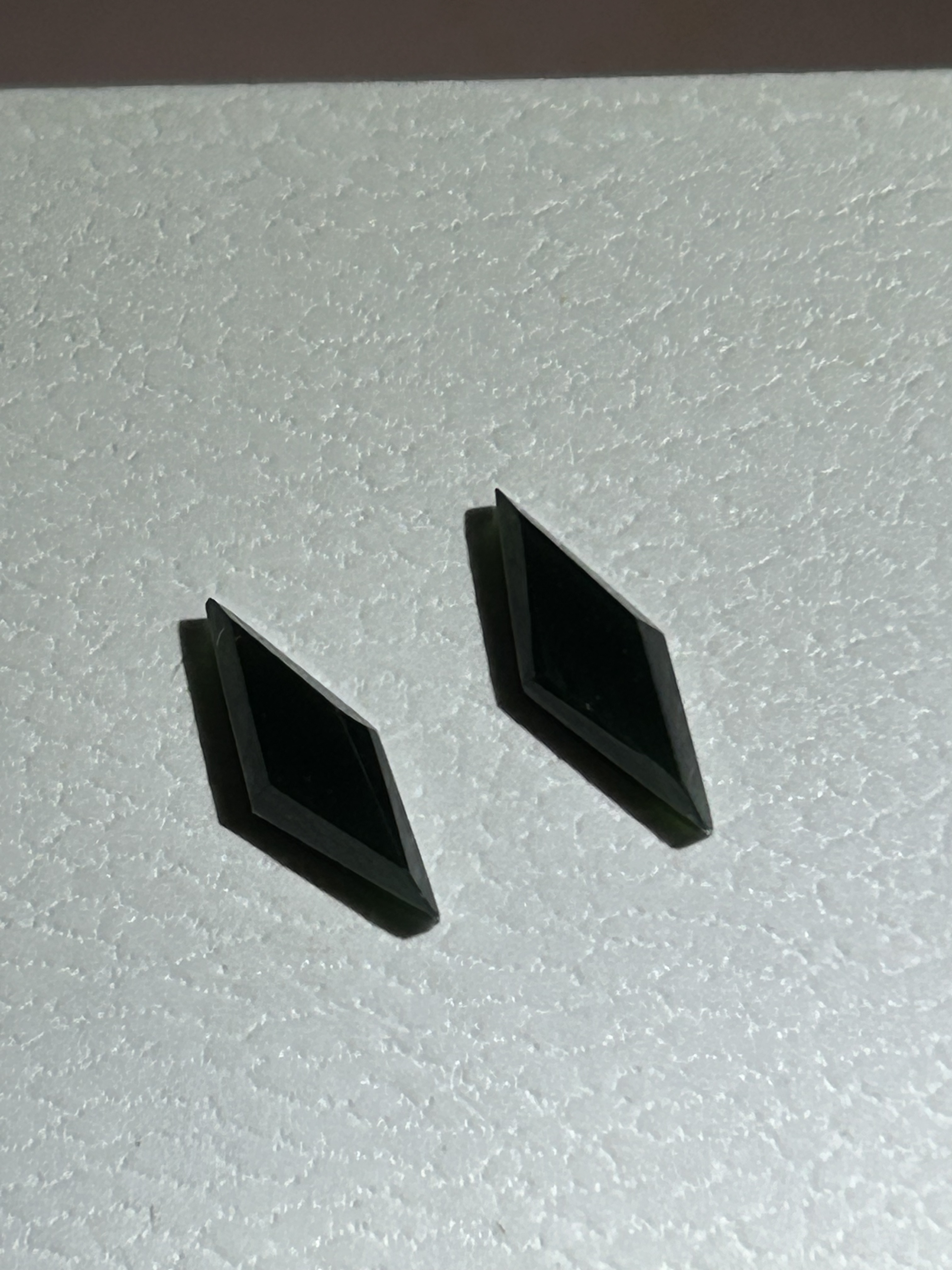 天然缅甸墨翠翡翠菱形耳钉裸石一对