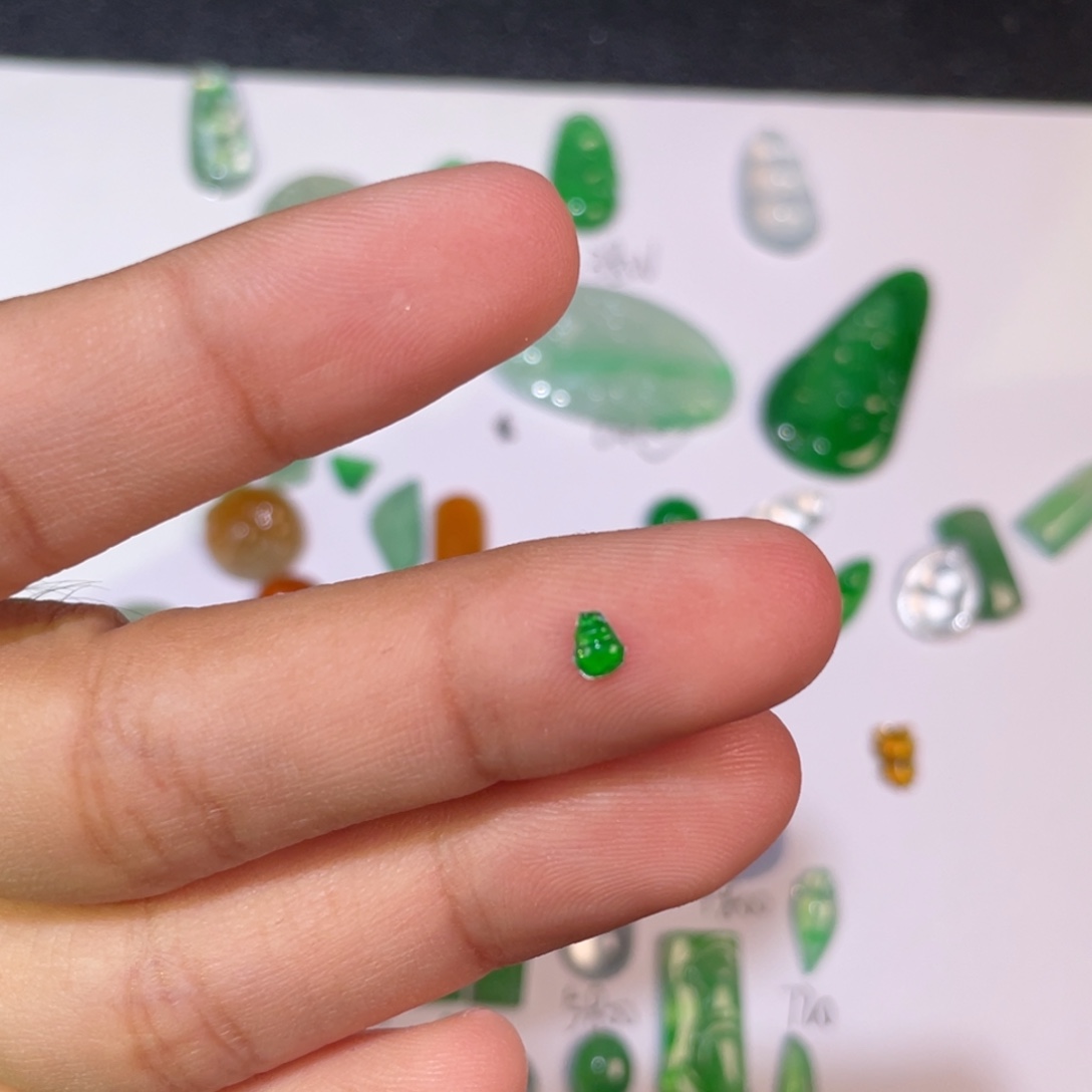 翡翠未镶嵌颈饰裸石