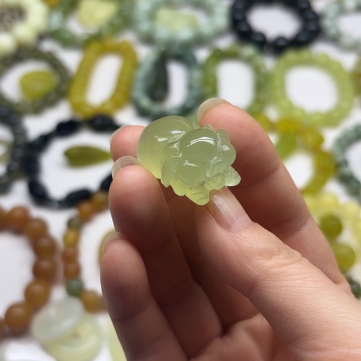 蛇纹石玉吊坠未镶嵌