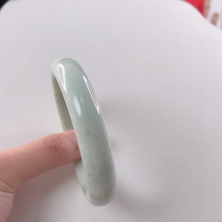 蓝田玉（蛇纹石化大理石玉）手镯未镶嵌向***?