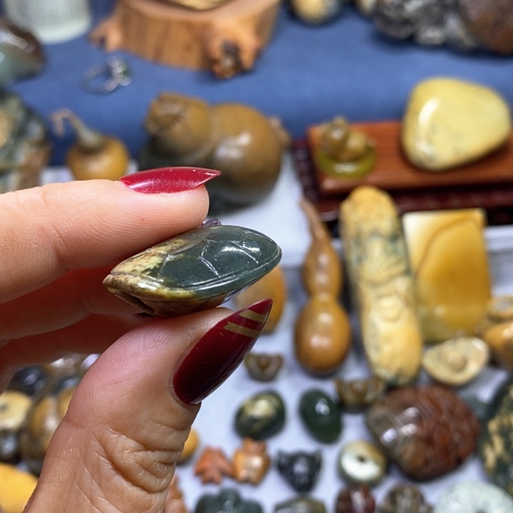 岫岩河磨玉（透闪石质玉）富甲未镶嵌