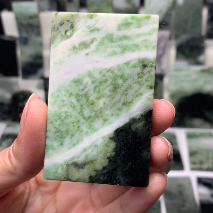 独山玉颈饰未镶嵌