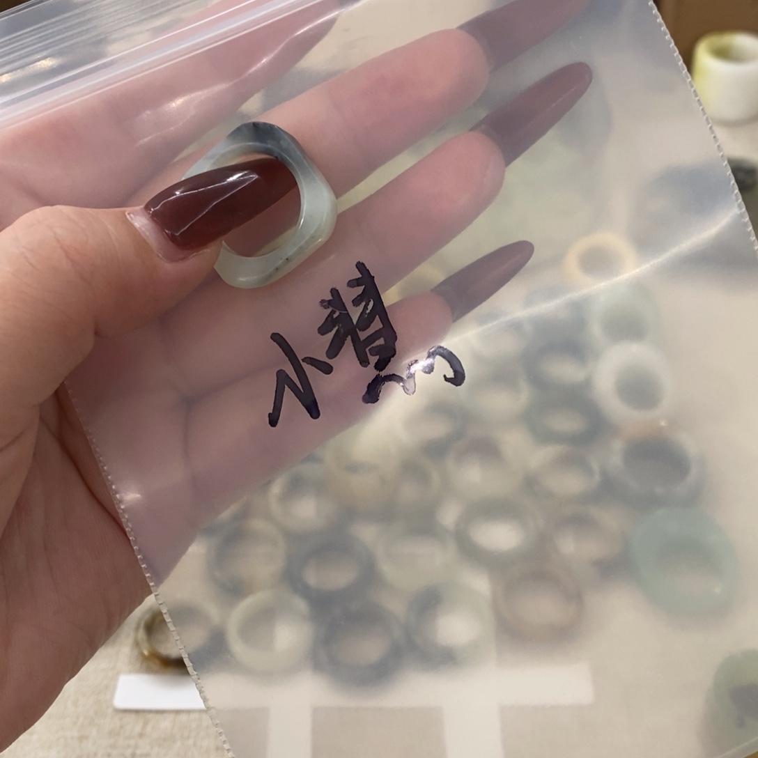 小***慧蛇纹石玉未镶嵌戒指