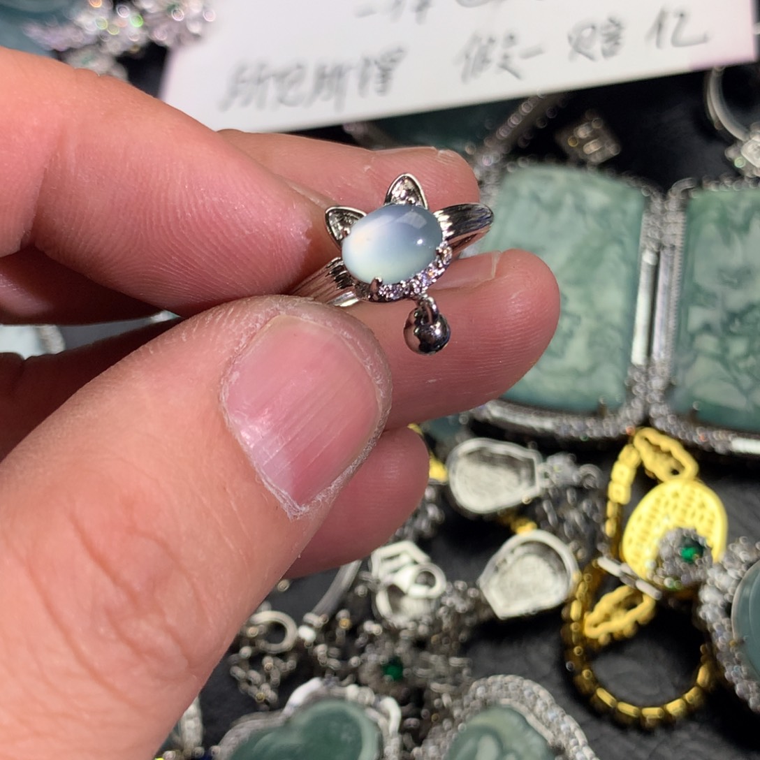 翡翠颈饰未镶嵌猫咪戒指