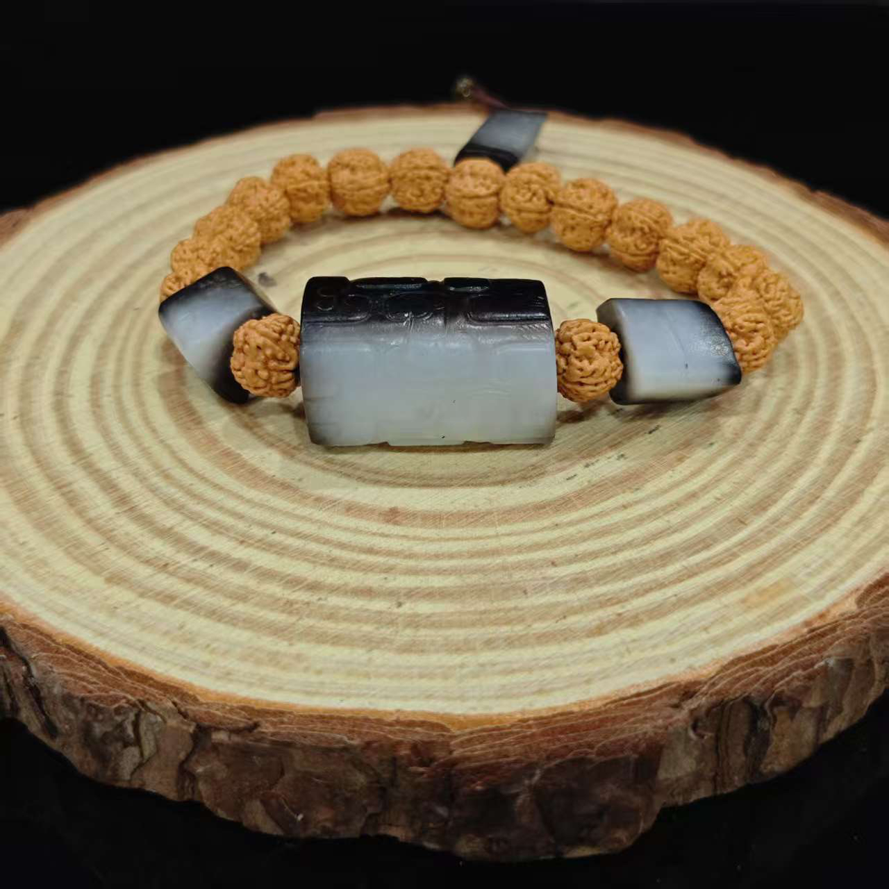 822113 和田玉蟠螭纹手串（菩提配珠）