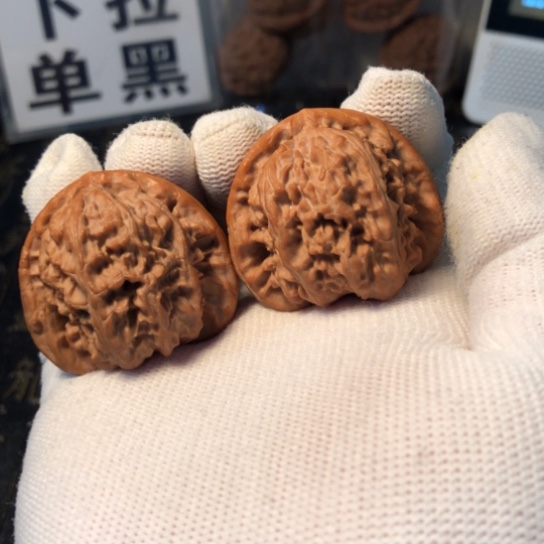 把件文玩核桃三角白40mm