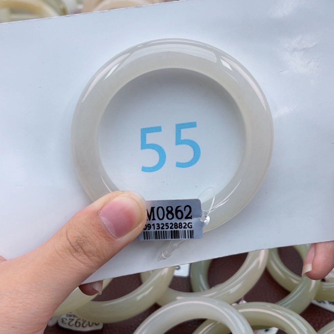 和田玉手镯未镶嵌涂**苏