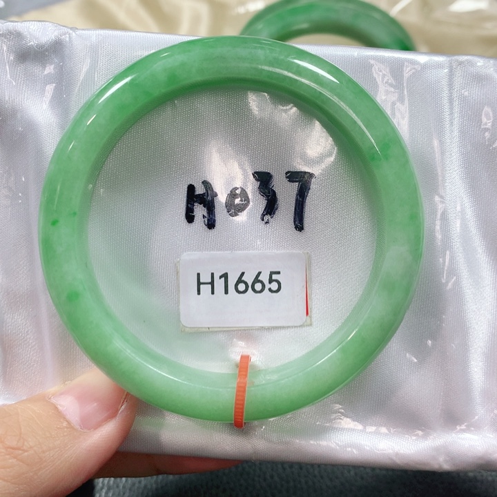 翡翠手镯未镶嵌天然翡翠手镯02