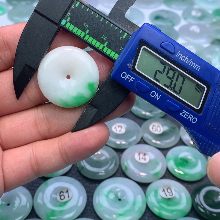 翡翠颈饰未镶嵌缅甸天然A货翡翠