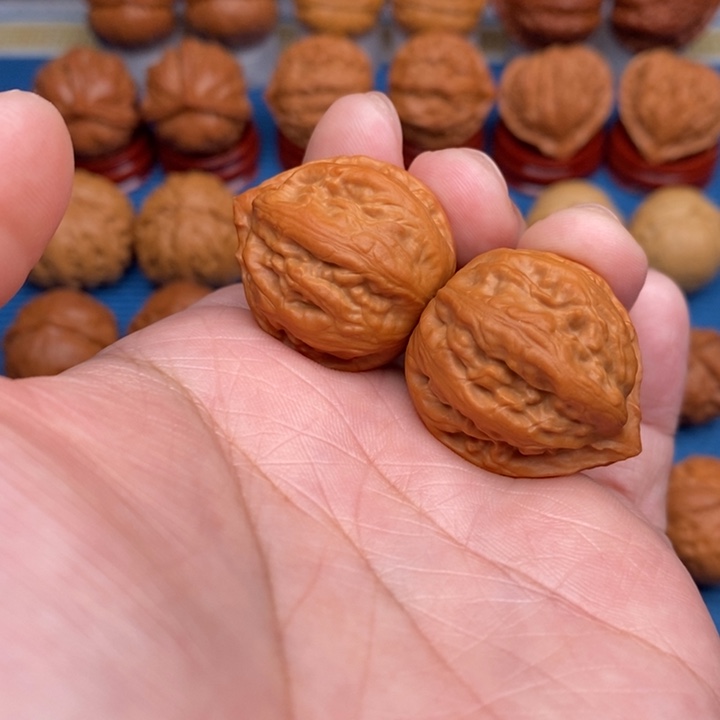 文玩核桃把件小赤龙