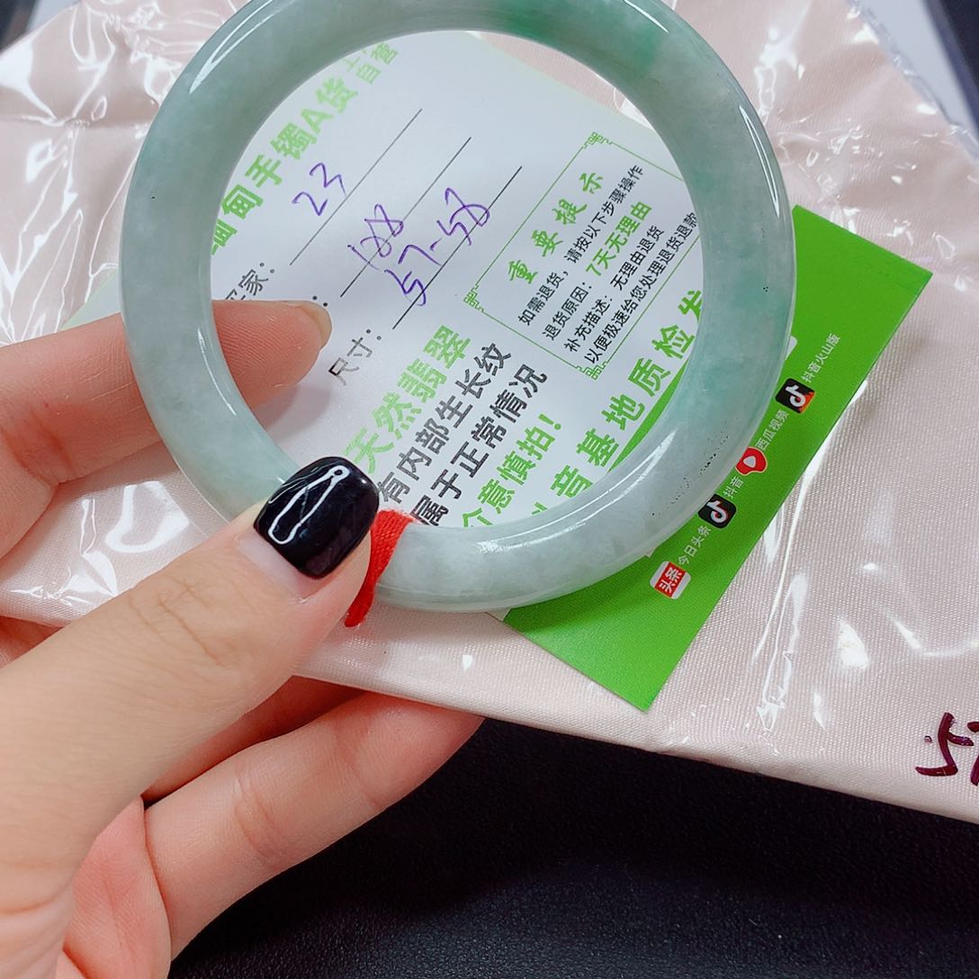 翡翠手镯未镶嵌酸*余翡翠