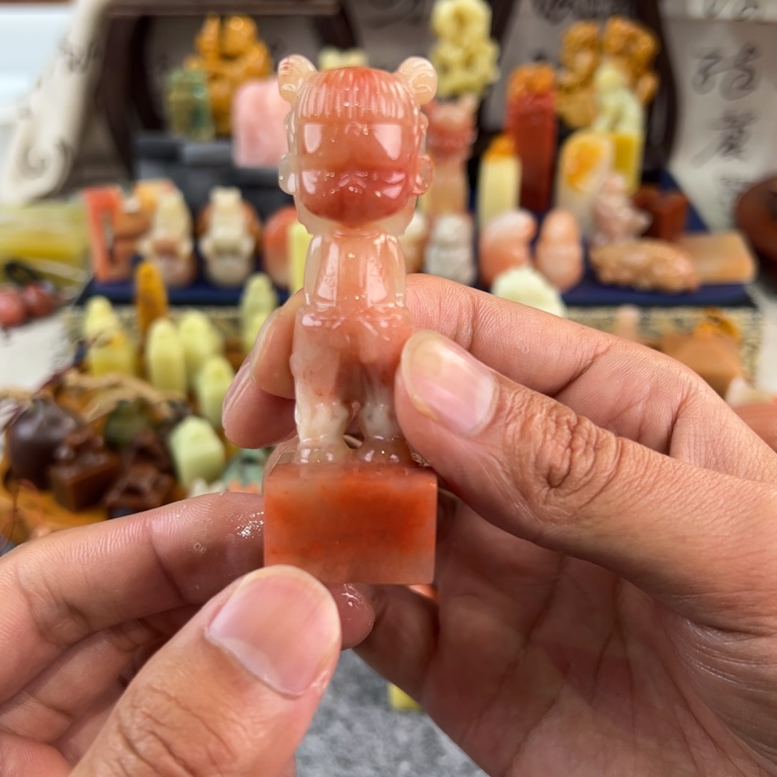 老挝石桃花冻人物钮2.5-2.5-7.7