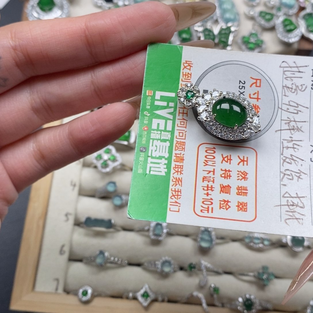 翡翠颈饰未镶嵌翡翠