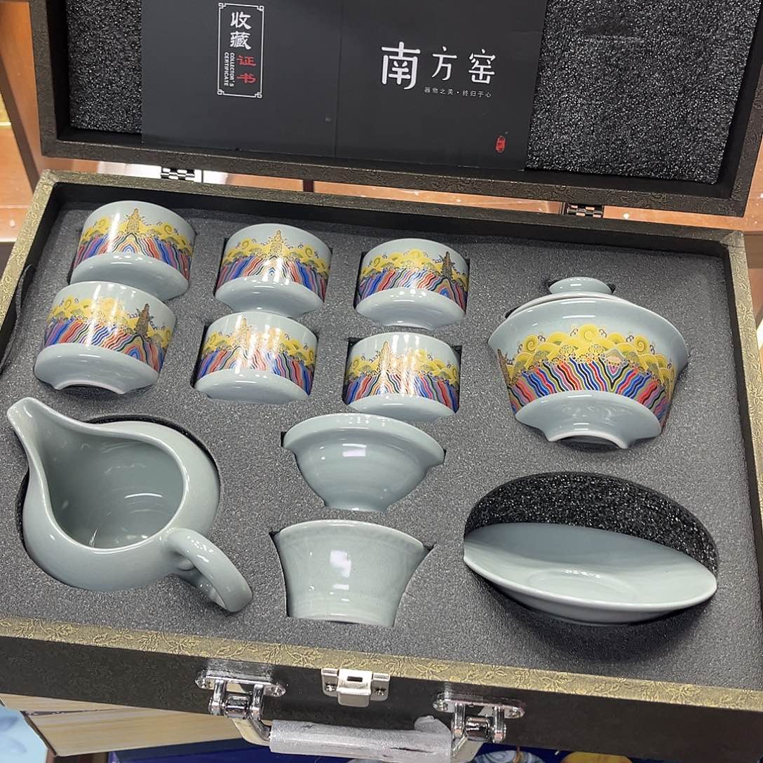 孤品茶具套装等。         