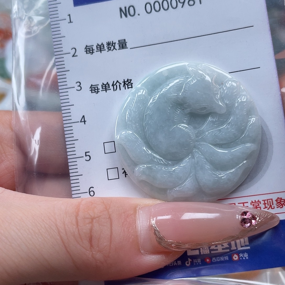 翡翠未镶嵌颈饰hhh