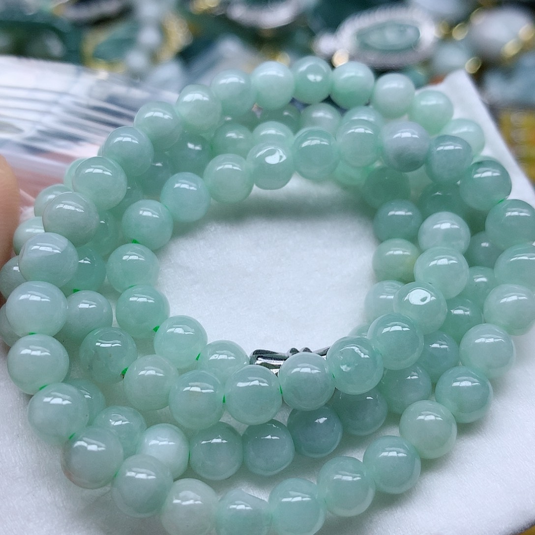 翡翠颈饰未镶嵌手串