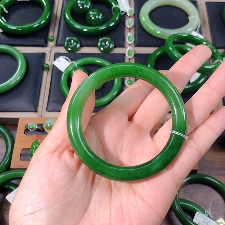 未镶嵌手镯和田玉（碧玉）