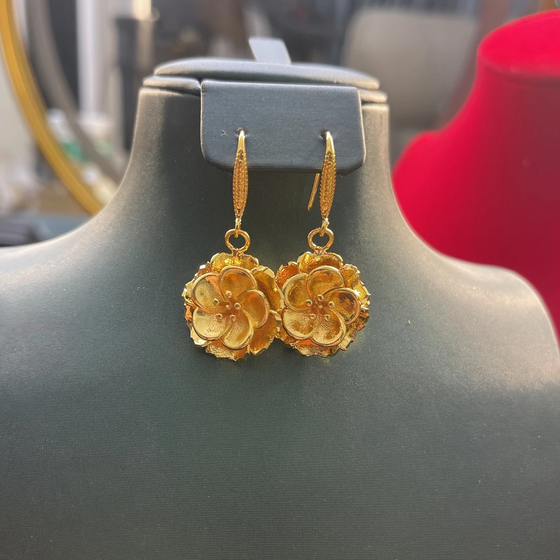 钛钢耳饰 Dana牡丹花金色小耳环。