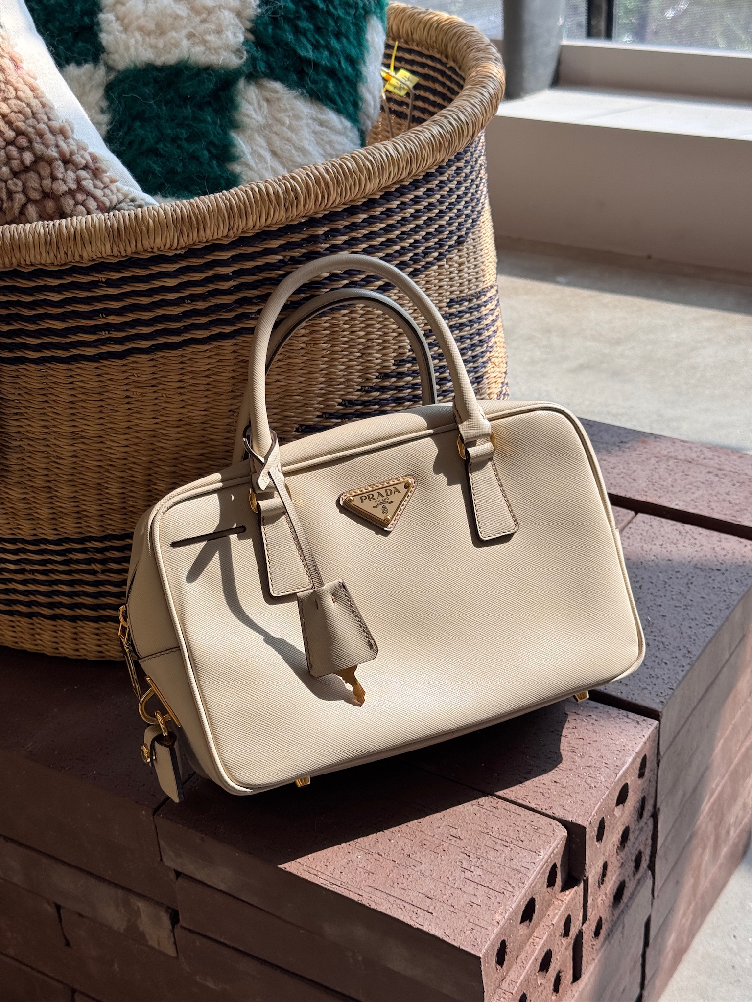 95新 Prada/普拉达 觅时/奶油金扣手提plume/118205